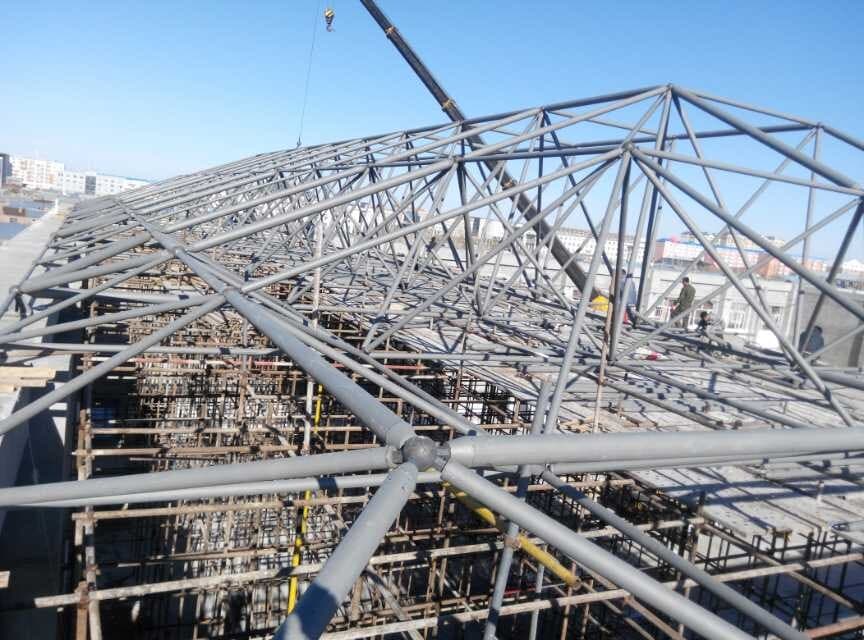 鞍山商贸城屋顶网架工程